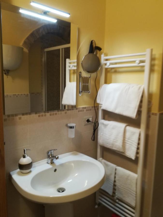 La Corta Di Spello Camere Bagian luar foto